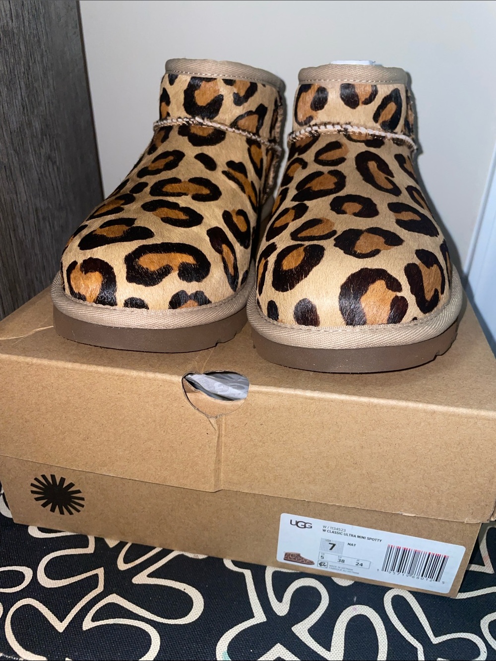 UGG Classic Ultra Mini Spotted - Chestnut/Natural….  NEW !!!!